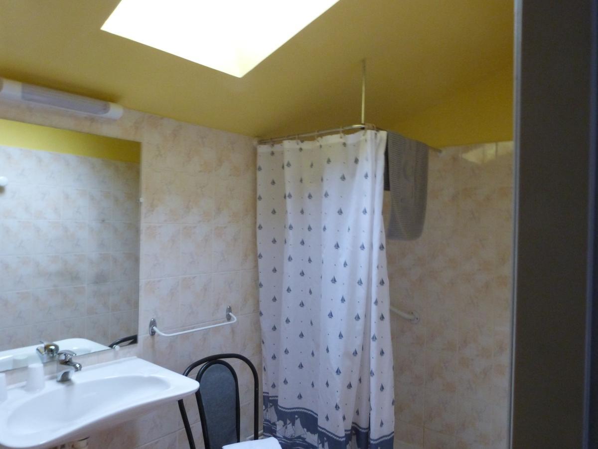 Leader Hotel Foucherans  Eksteriør billede