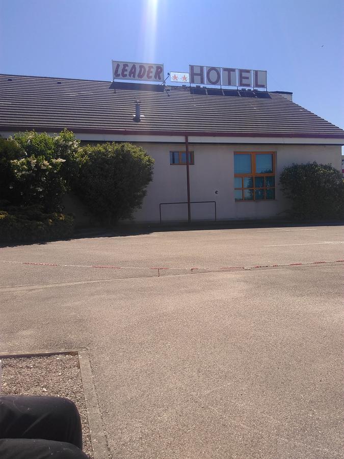 Leader Hotel Foucherans  Eksteriør billede